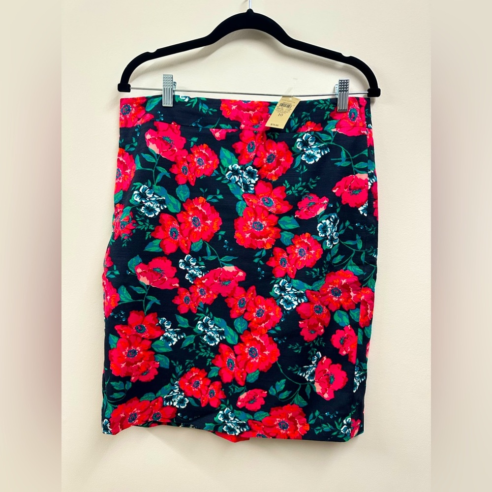 Women Size 10 Pencil Skirt - Can dress up or dress down